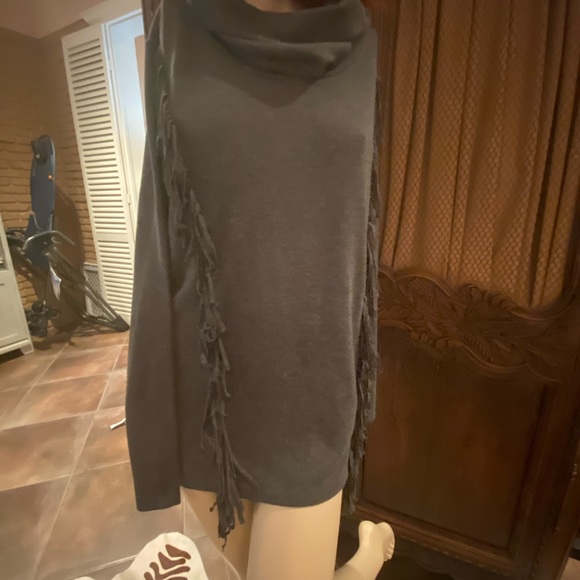 SHE AND SKY PULLOVER TOP - Picture 6 of 8